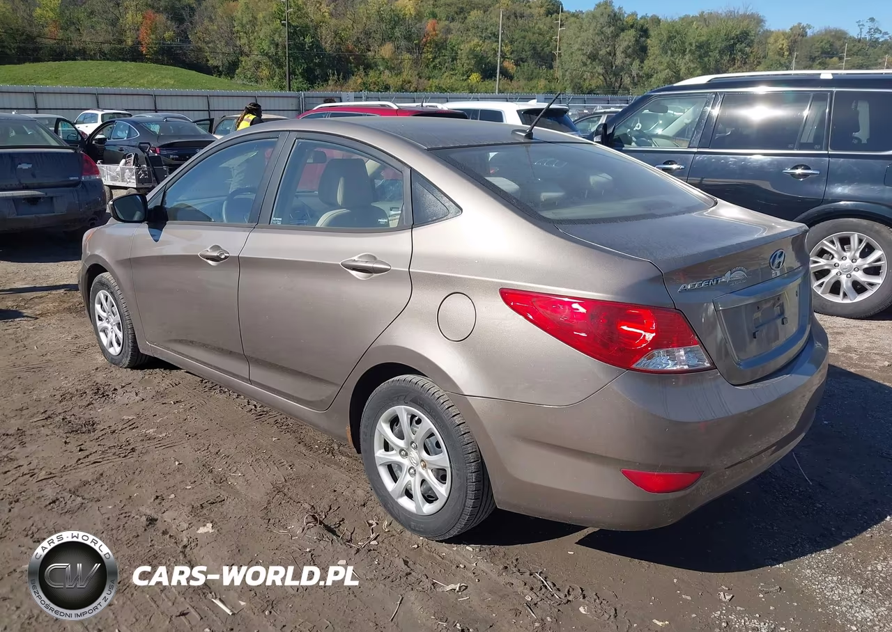 2013 Hyundai Accent Gls VIN:KMHCT4AE5DU532053 - 3