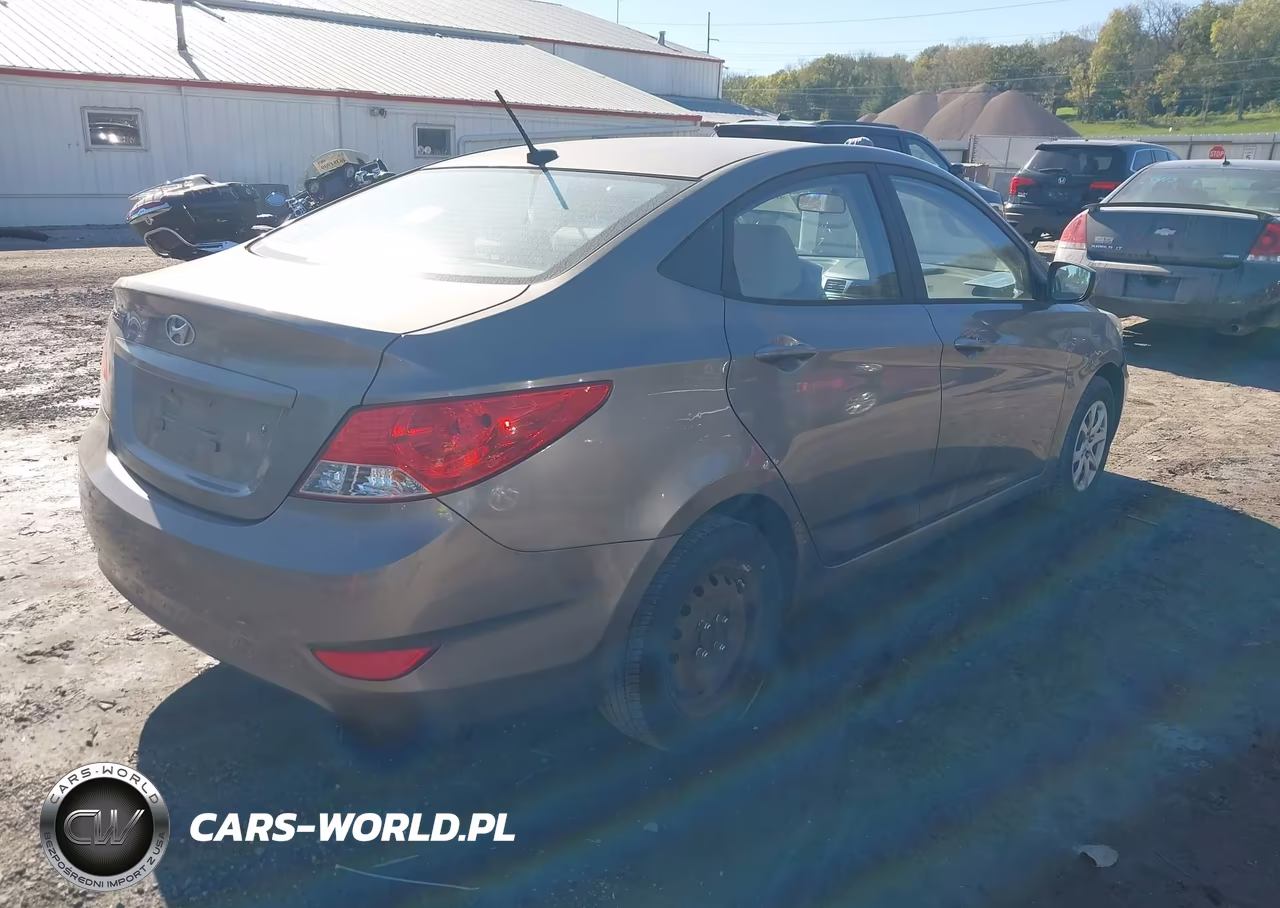 2013 Hyundai Accent Gls VIN:KMHCT4AE5DU532053 - 4