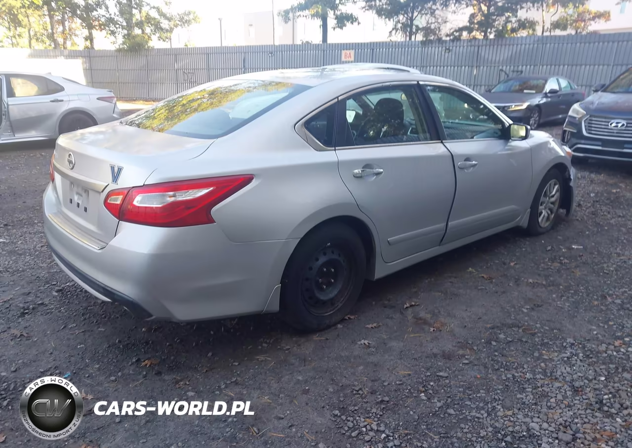 2017 Nissan Altima 2.5 S VIN:1N4AL3AP7HC123819 - 4
