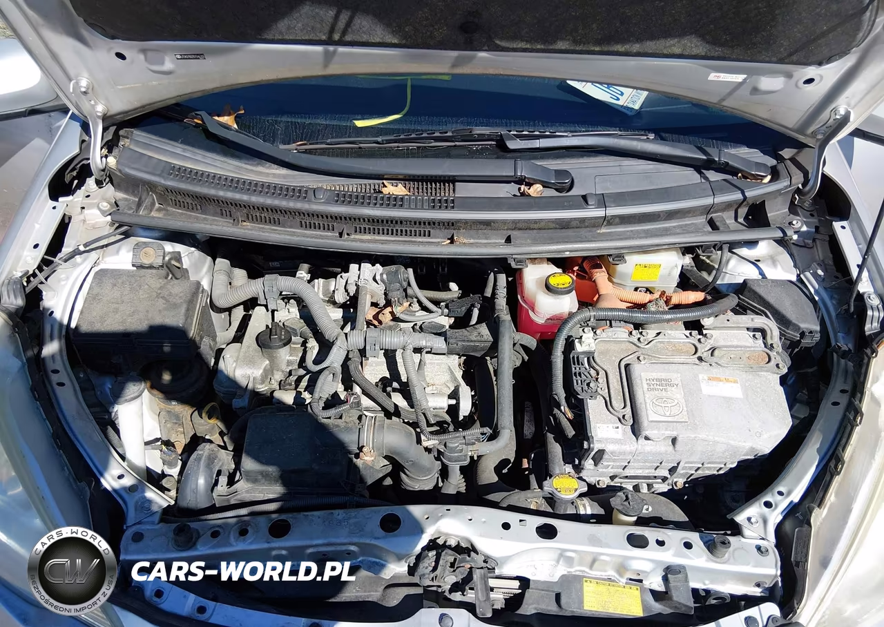 2013 Toyota Prius C Two VIN:JTDKDTB37D1546705 - 10