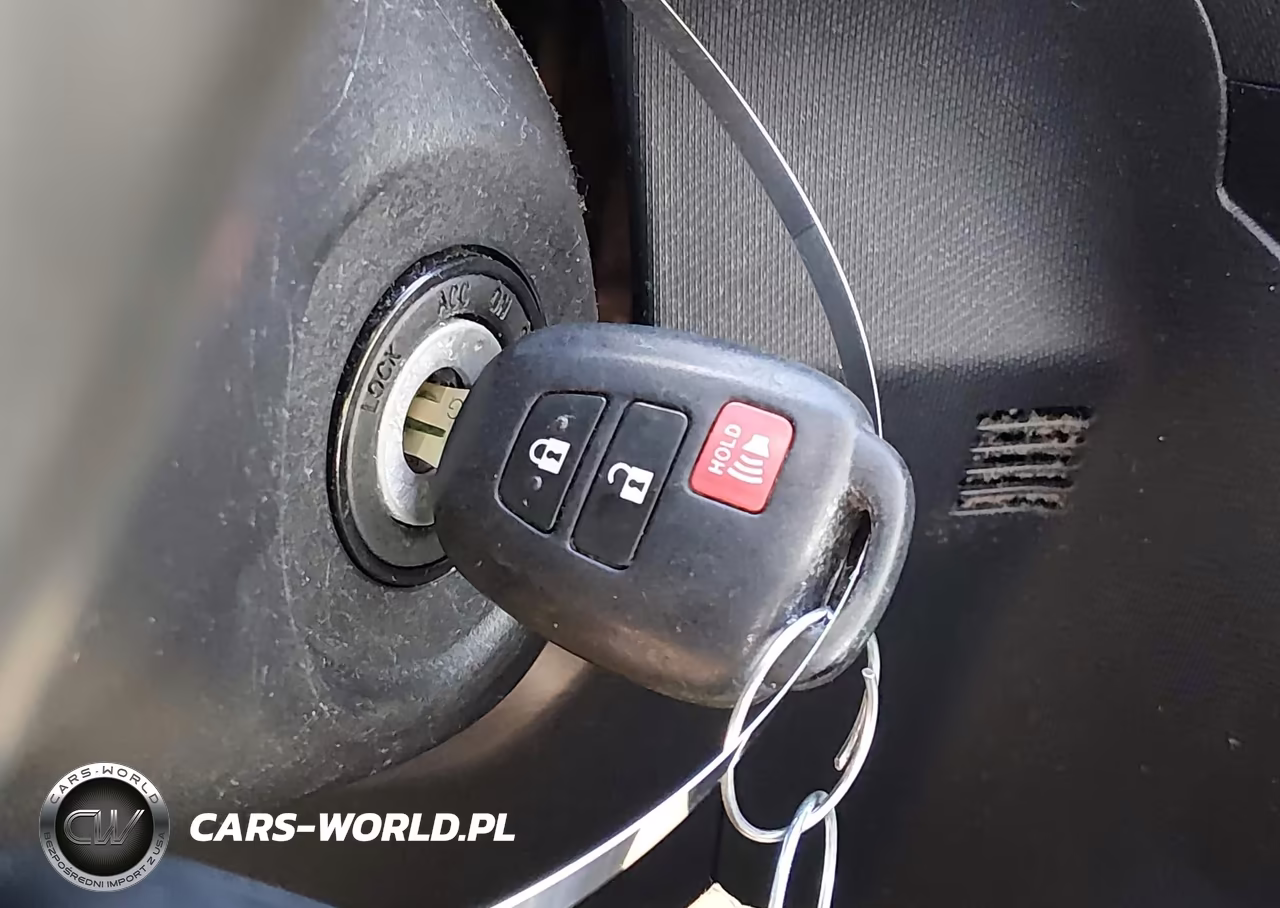 2013 Toyota Prius C Two VIN:JTDKDTB37D1546705 - 11