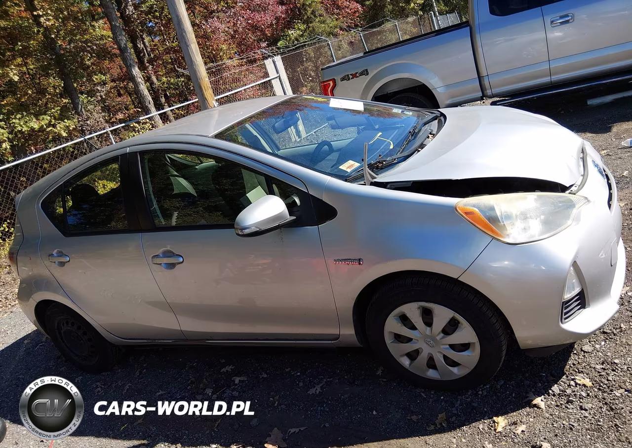 2013 Toyota Prius C Two VIN:JTDKDTB37D1546705 - 13