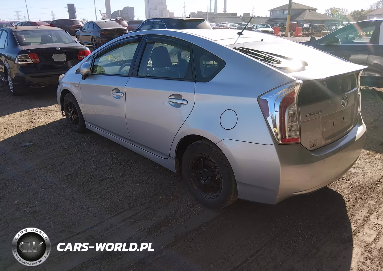 2014 Toyota Prius Two VIN:JTDKN3DU4E1805624 - 3