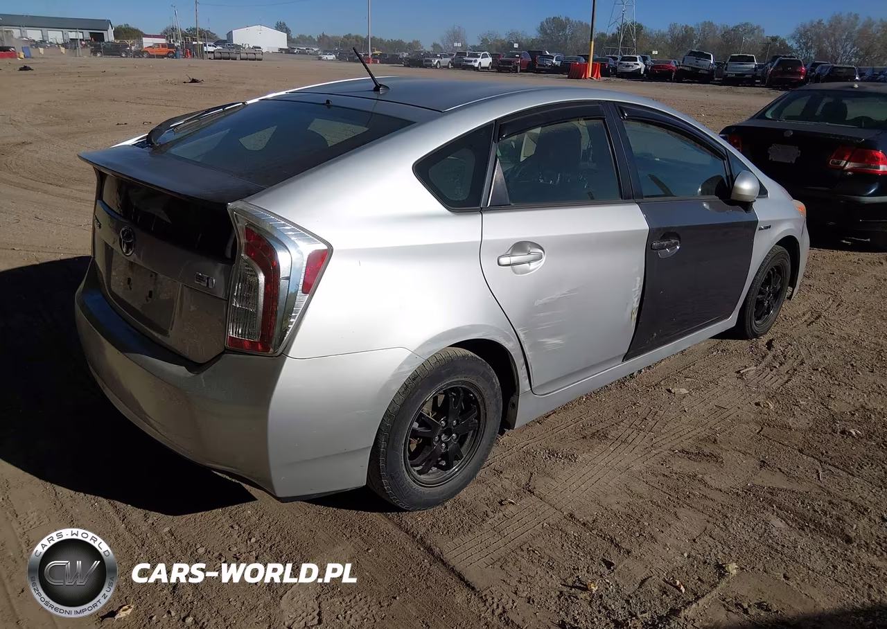 2014 Toyota Prius Two VIN:JTDKN3DU4E1805624 - 4