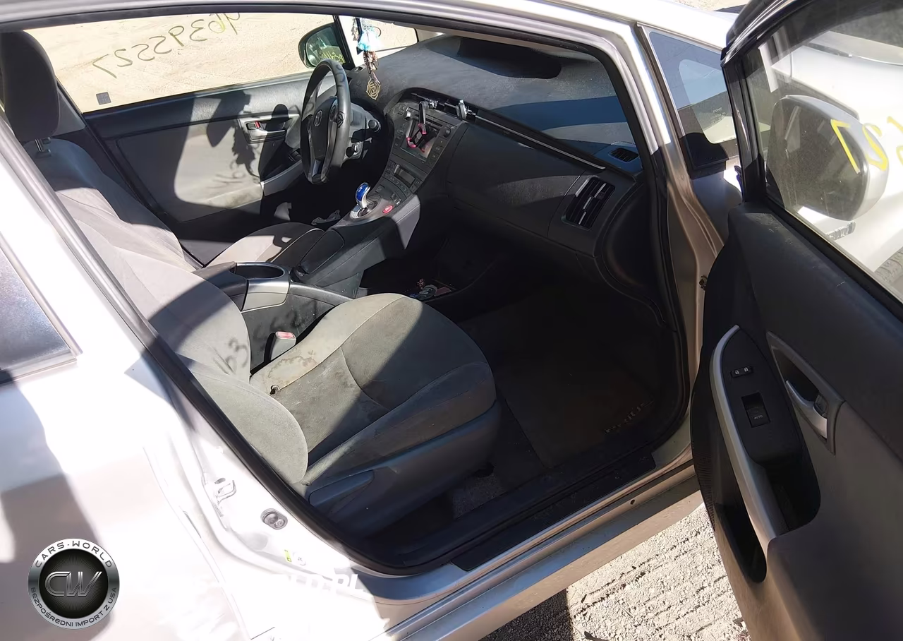 2014 Toyota Prius Two VIN:JTDKN3DU4E1805624 - 5