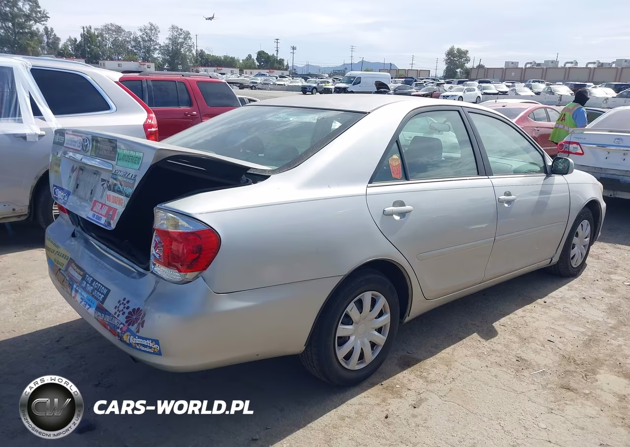 2005 Toyota Camry Le VIN:4T1BE32K75U584872 - 4