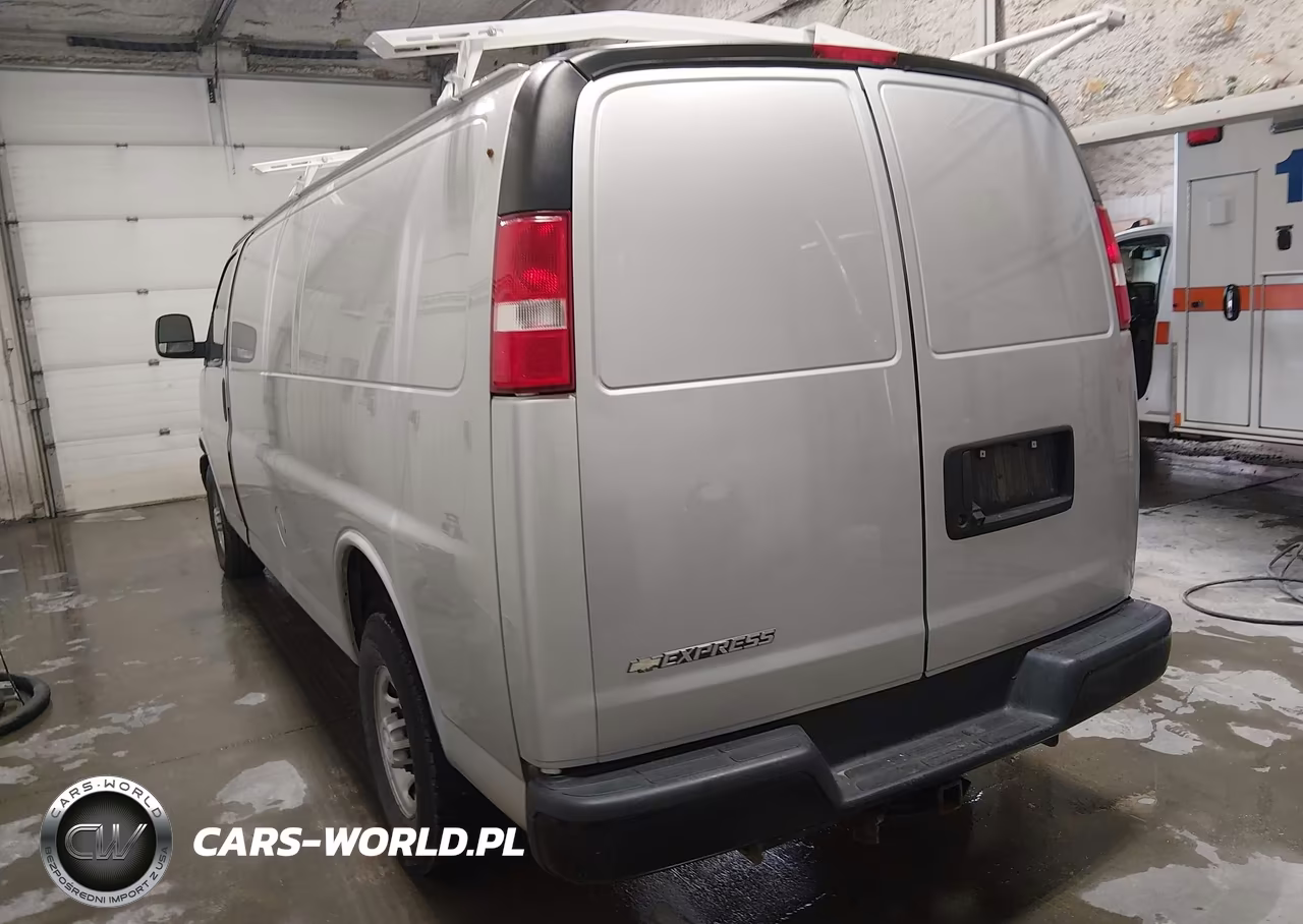 2018 Chevrolet Express 3500 Work Van VIN:1GCZGHFP2J1341935 - 3