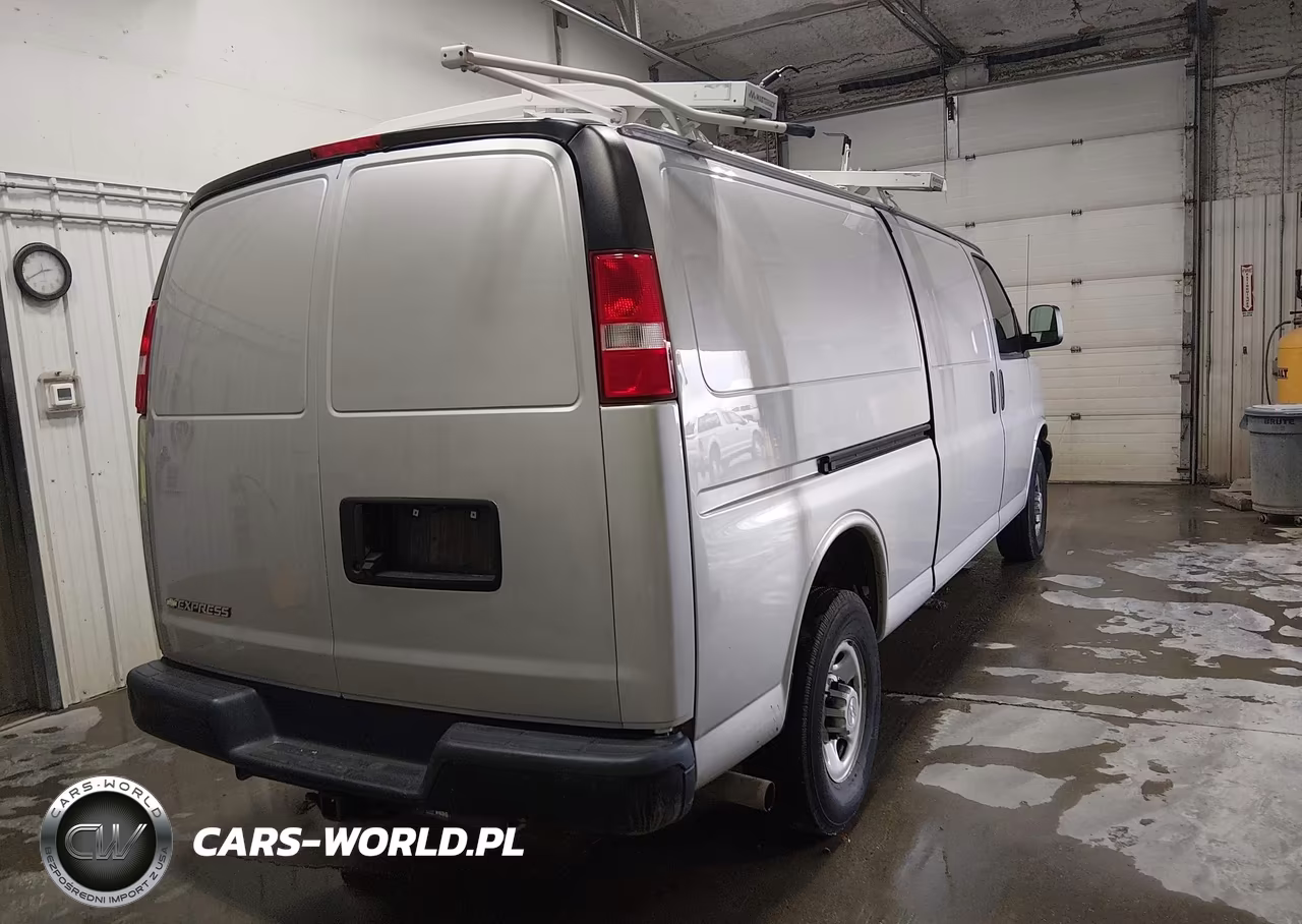 2018 Chevrolet Express 3500 Work Van VIN:1GCZGHFP2J1341935 - 4
