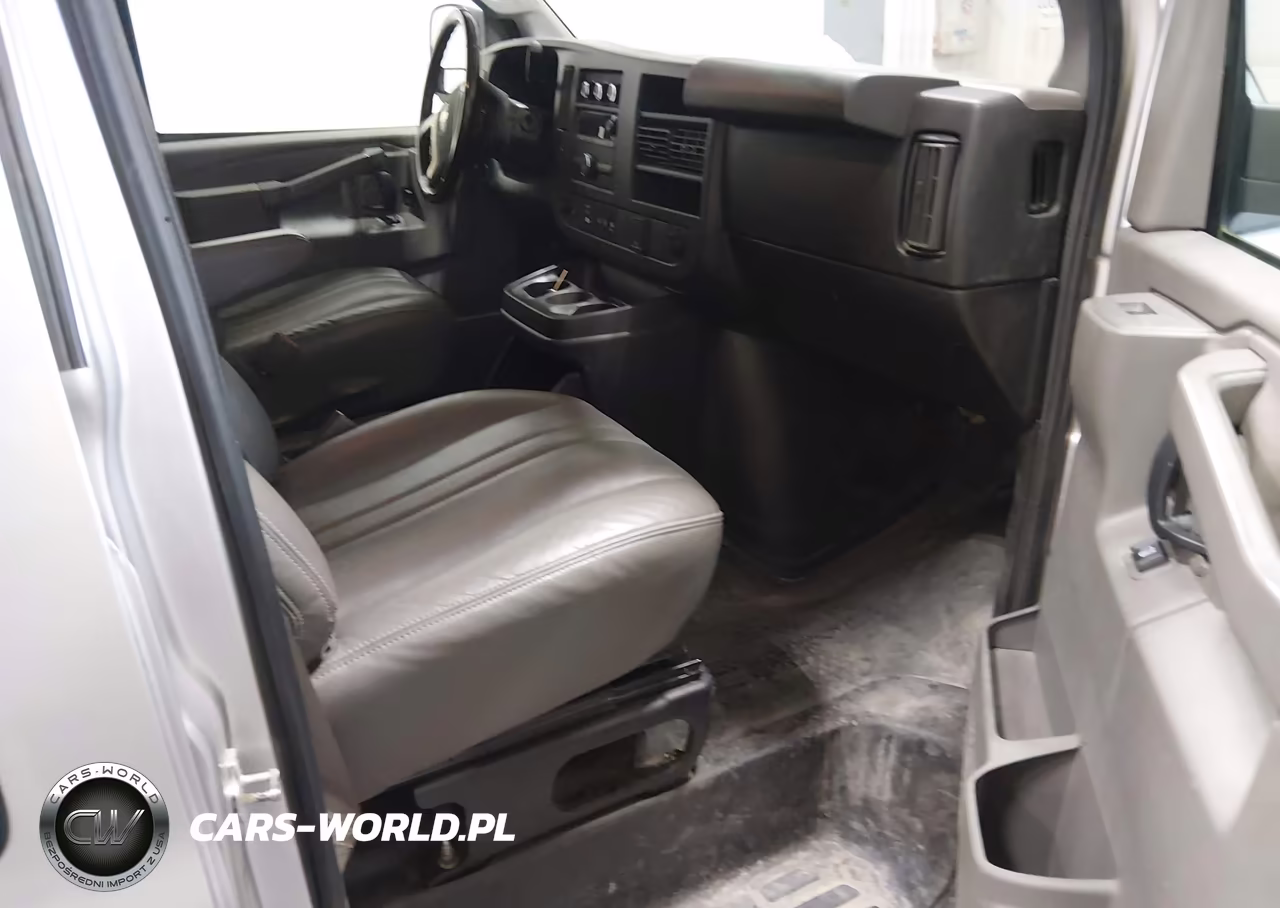 2018 Chevrolet Express 3500 Work Van VIN:1GCZGHFP2J1341935 - 5