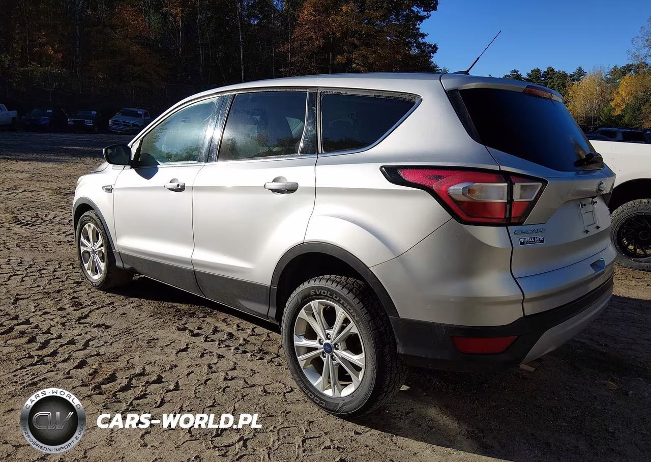2017 Ford Escape Se VIN:1FMCU9GDXHUC57679 - 3