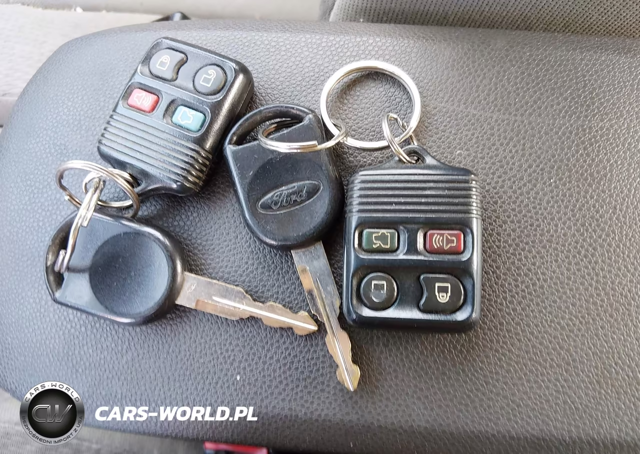 2010 Ford Focus S VIN:1FAHP3EN4AW280112 - 11