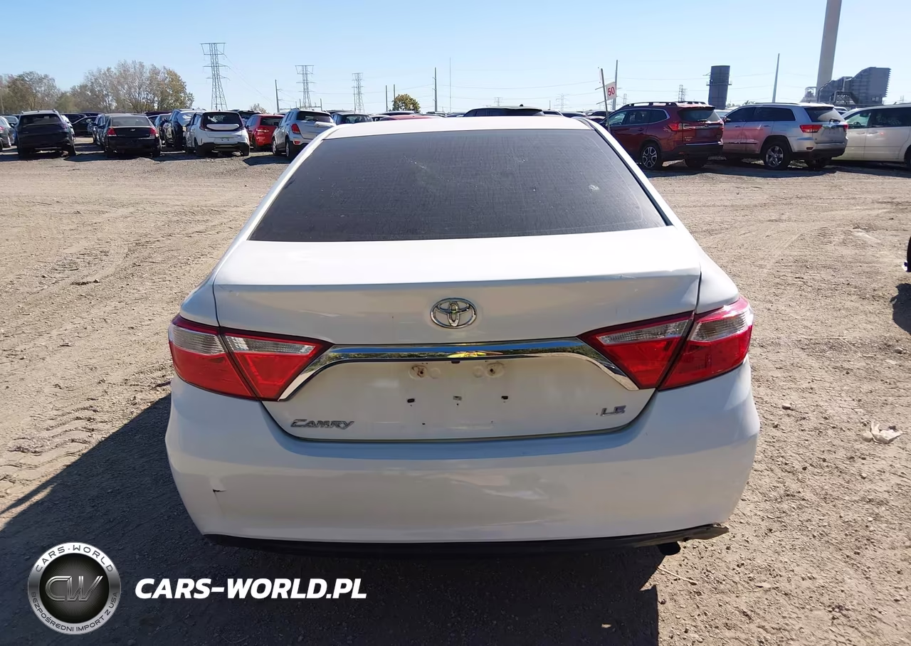 2016 Toyota Camry Le VIN:4T1BF1FK2GU568755 - 16