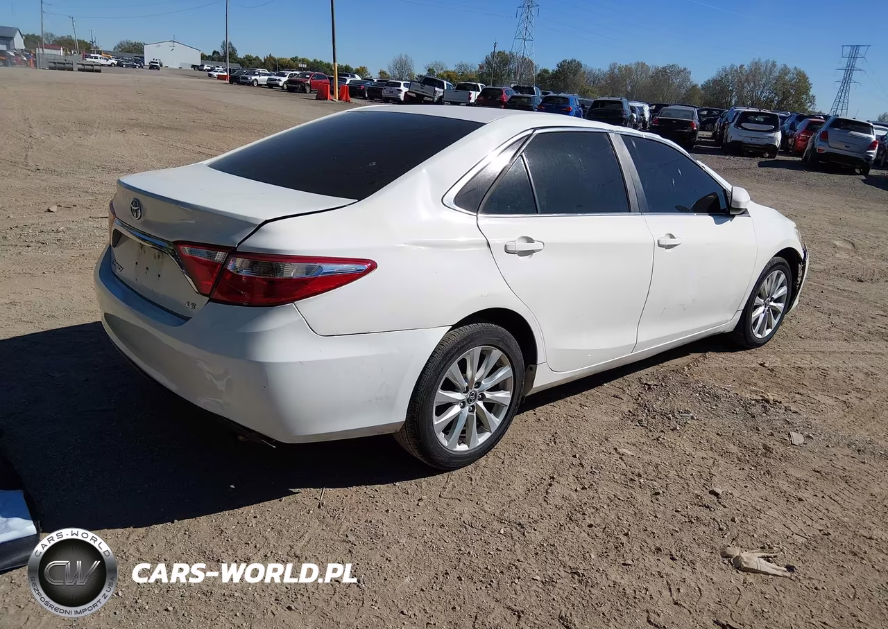 2016 Toyota Camry Le VIN:4T1BF1FK2GU568755 - 4
