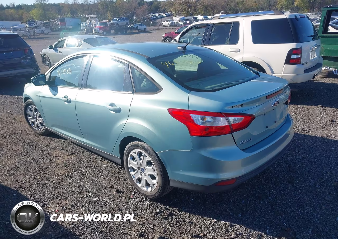2012 Ford Focus Se VIN:1FAHP3F26CL408939 - 3