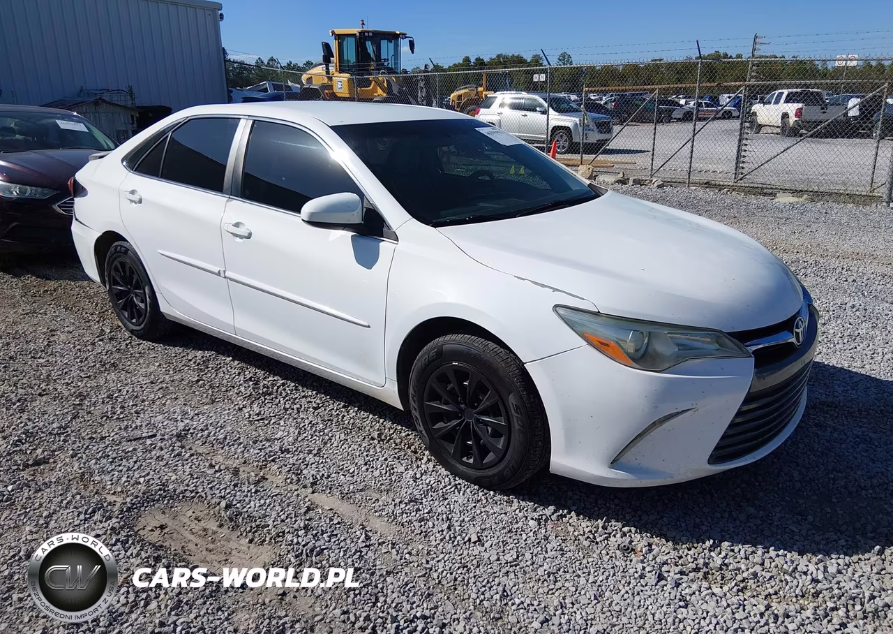 2015 Toyota Camry Le – zdjęcie 1 z 16