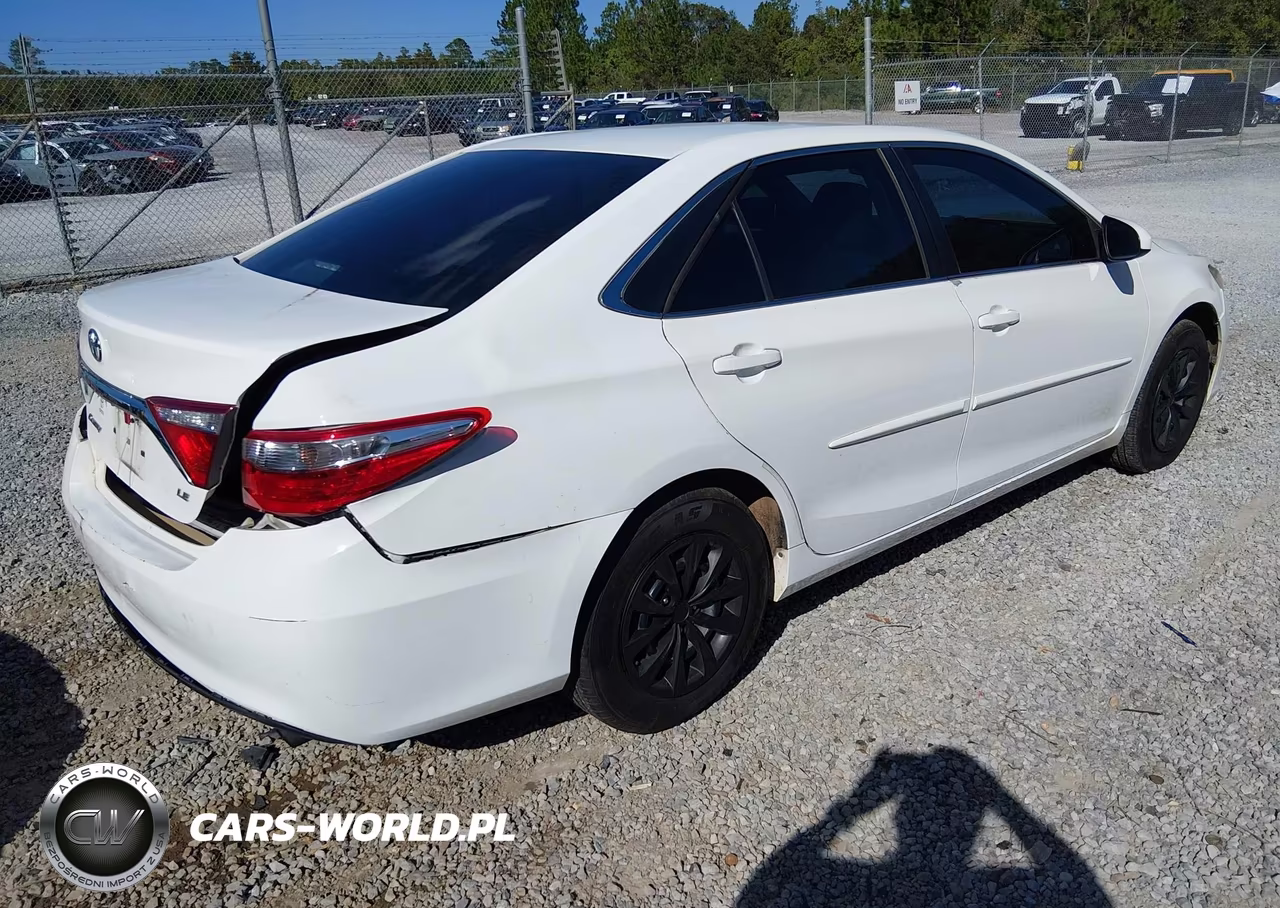 2015 Toyota Camry Le VIN:4T4BF1FK6FR467979 - 4