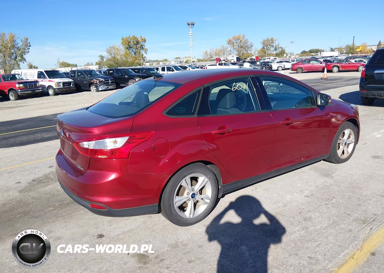 2014 Ford Focus Se VIN:1FADP3F25EL437639 - 4