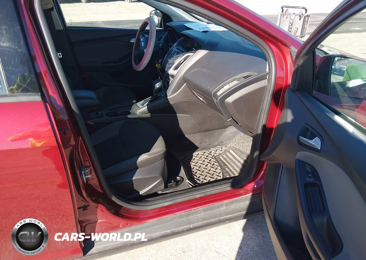 2014 Ford Focus Se VIN:1FADP3F25EL437639 - 5