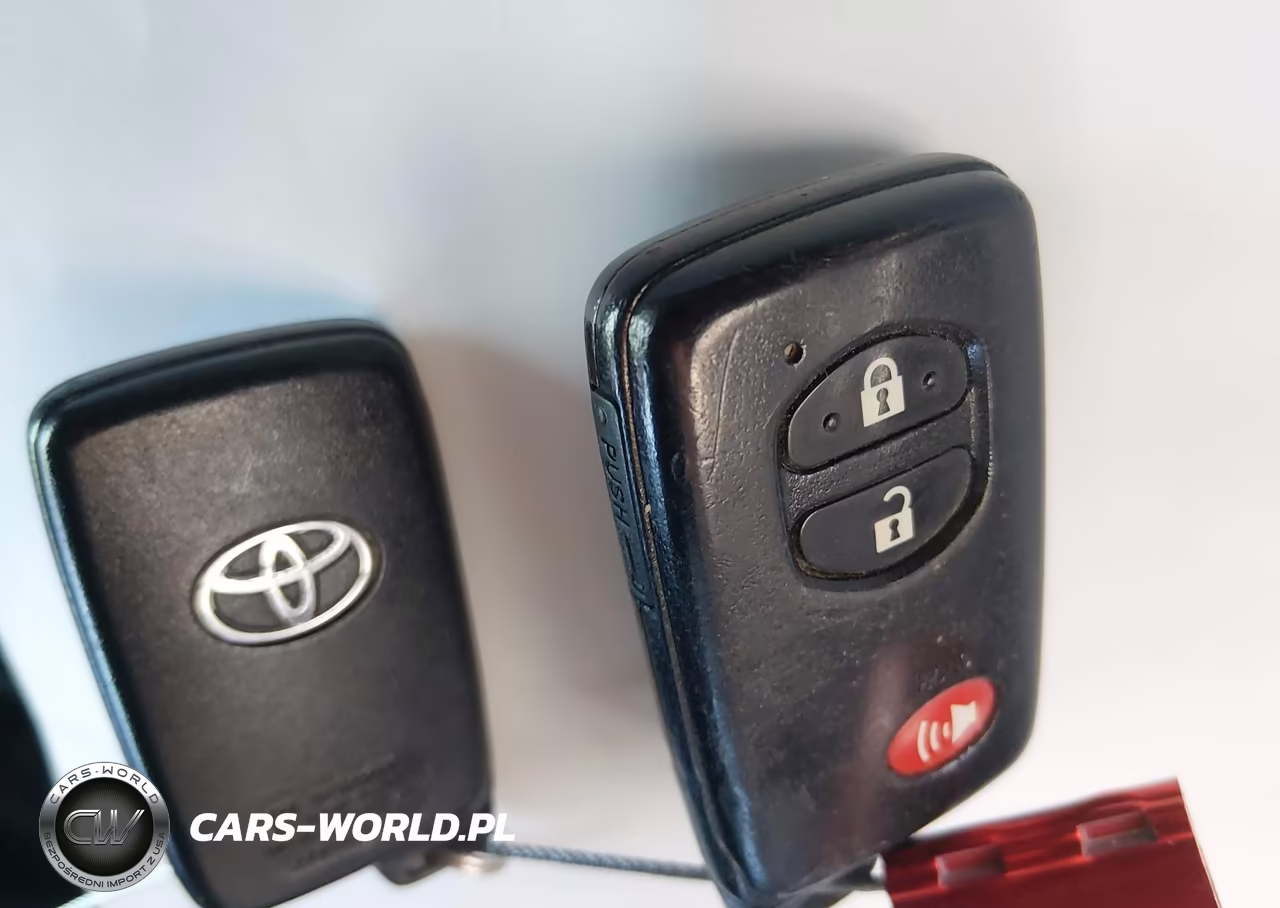 2012 Toyota Prius V Two VIN:JTDZN3EU4C3169012 - 11