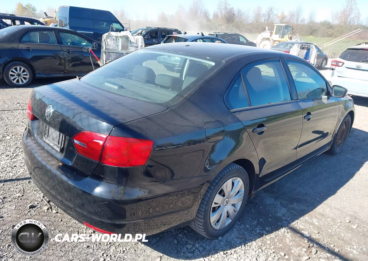 2013 Volkswagen Jetta 2.0L S VIN:3VW2K7AJ6DM361512 - 4