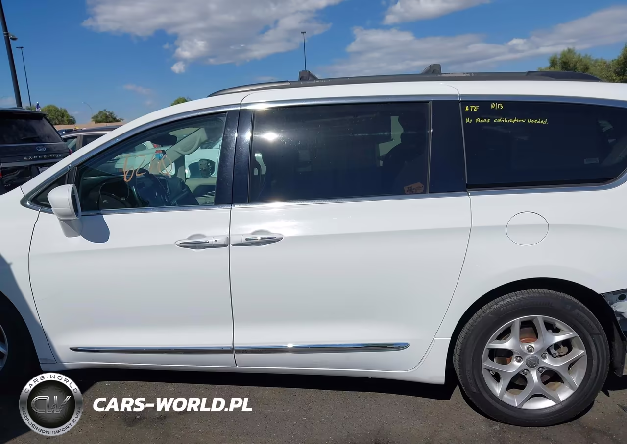 2017 Chrysler Pacifica Touring-L VIN:2C4RC1BG3HR823229 - 15