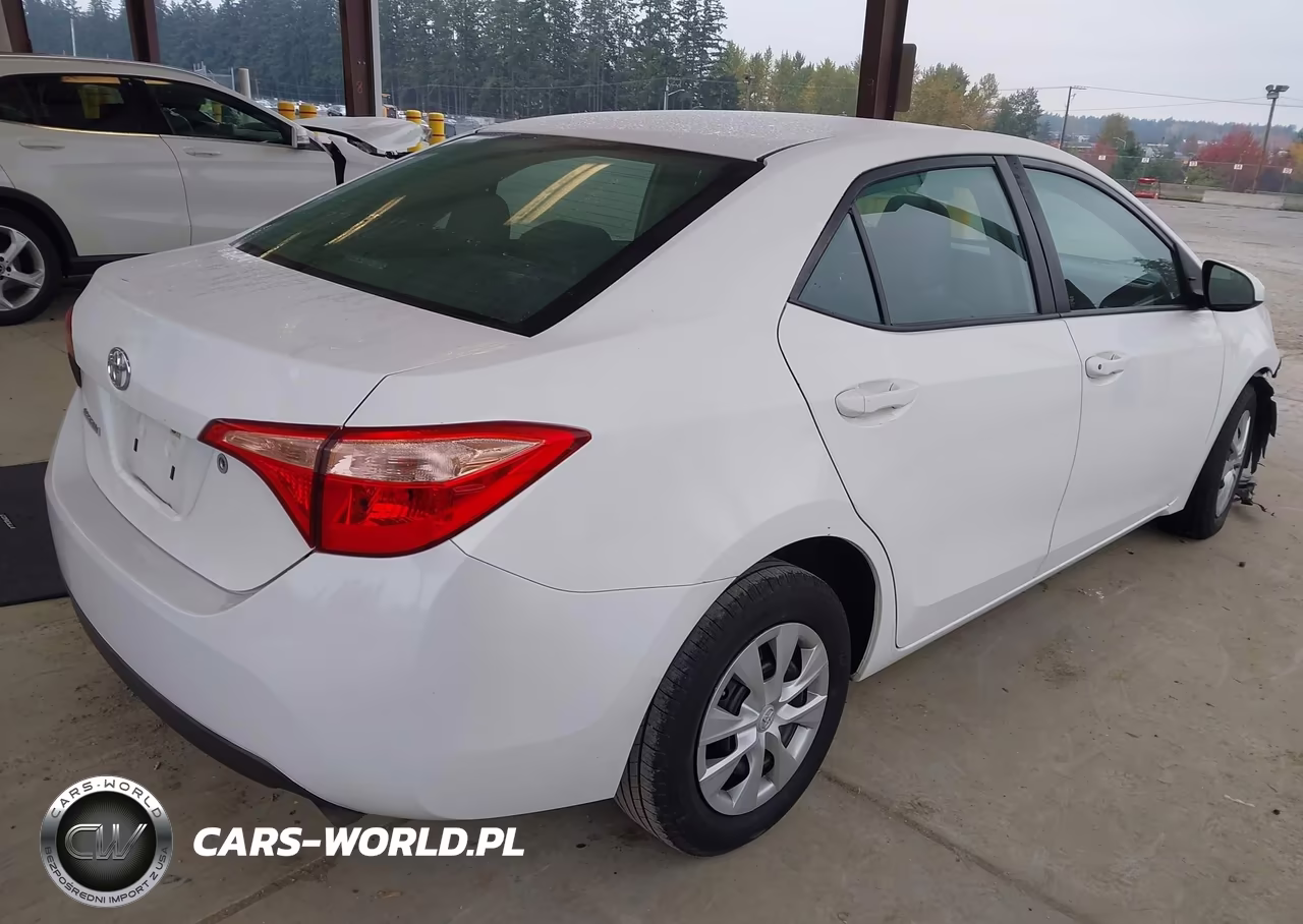 2017 Toyota Corolla L VIN:5YFBURHE5HP623603 - 4