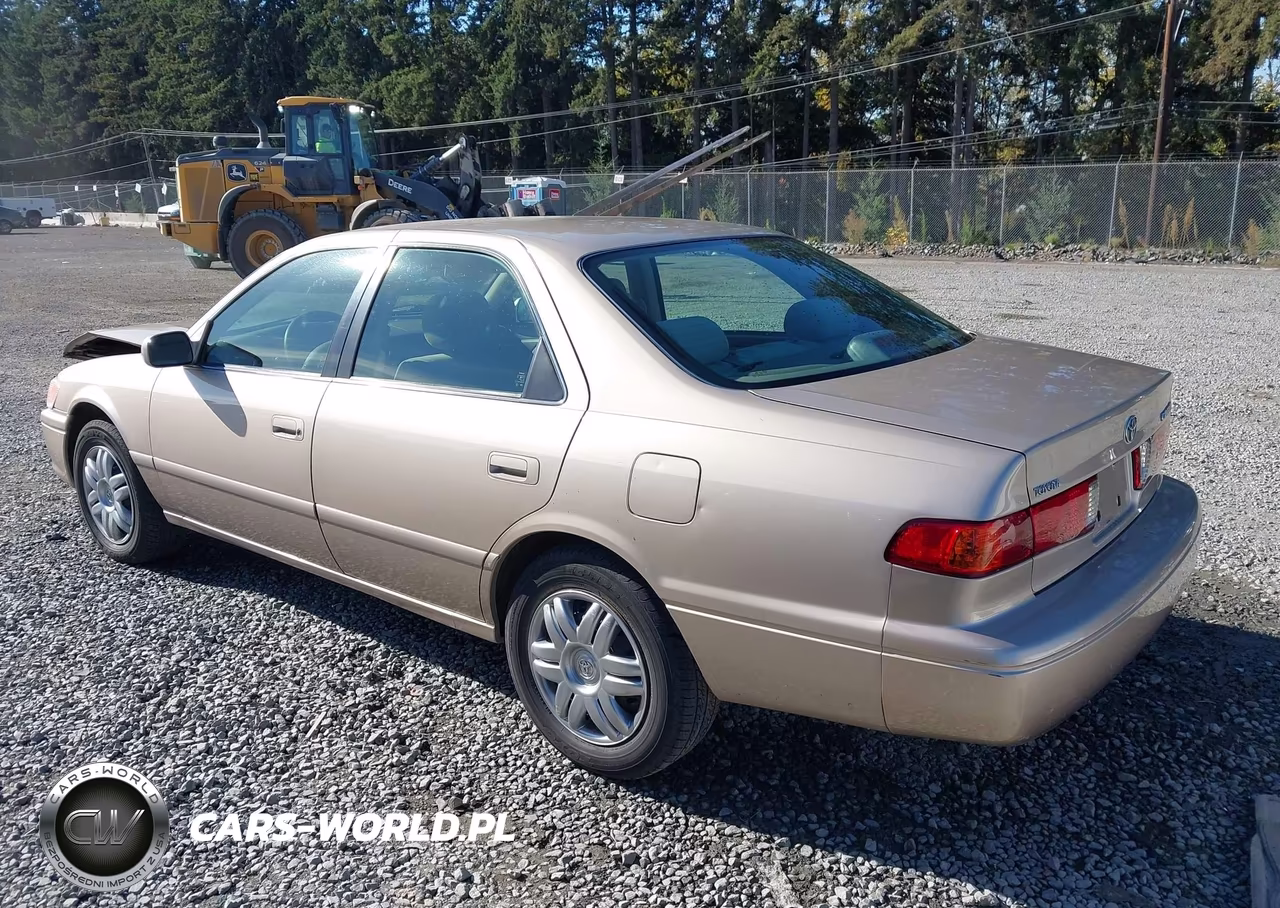 2001 Toyota Camry Le VIN:JT2BG22K210573443 - 3