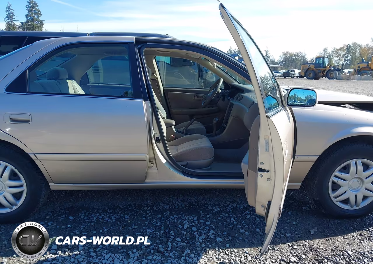 2001 Toyota Camry Le VIN:JT2BG22K210573443 - 5