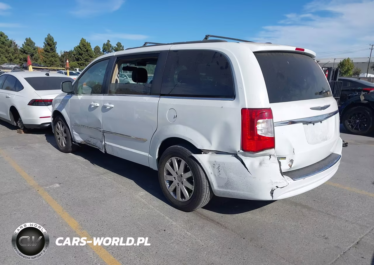 2015 Chrysler Town & Country Touring VIN:2C4RC1BG2FR544612 - 3