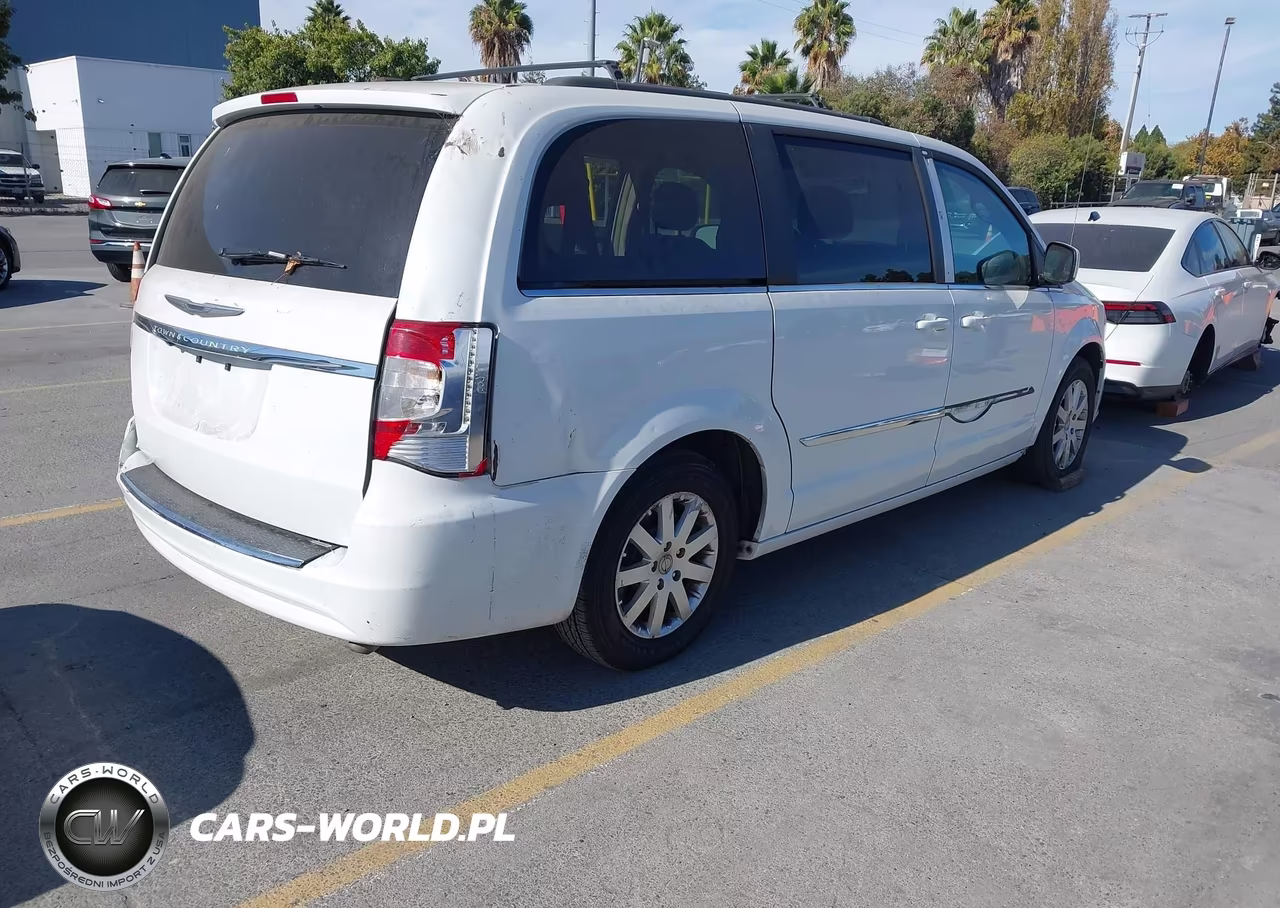 2015 Chrysler Town & Country Touring VIN:2C4RC1BG2FR544612 - 4