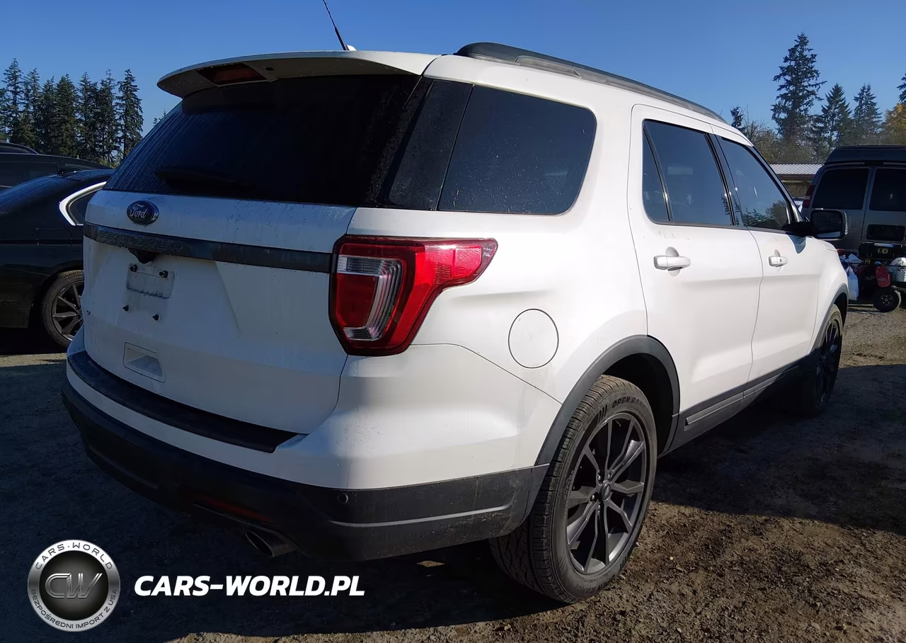 2018 Ford Explorer Xlt VIN:1FM5K7D86JGC72615 - 4