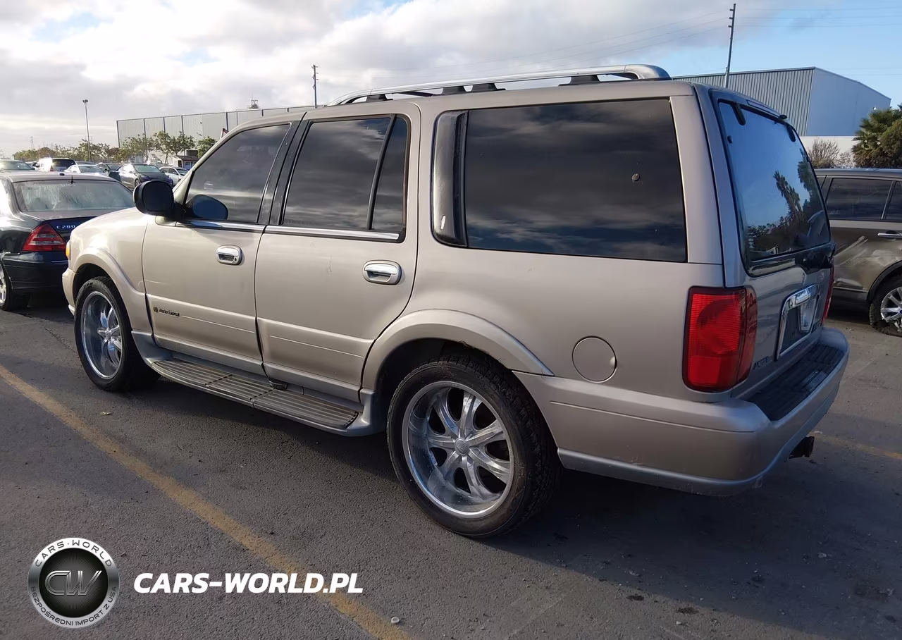 2000 Lincoln Navigator VIN:5LMFU28A1YLJ38740 - 3