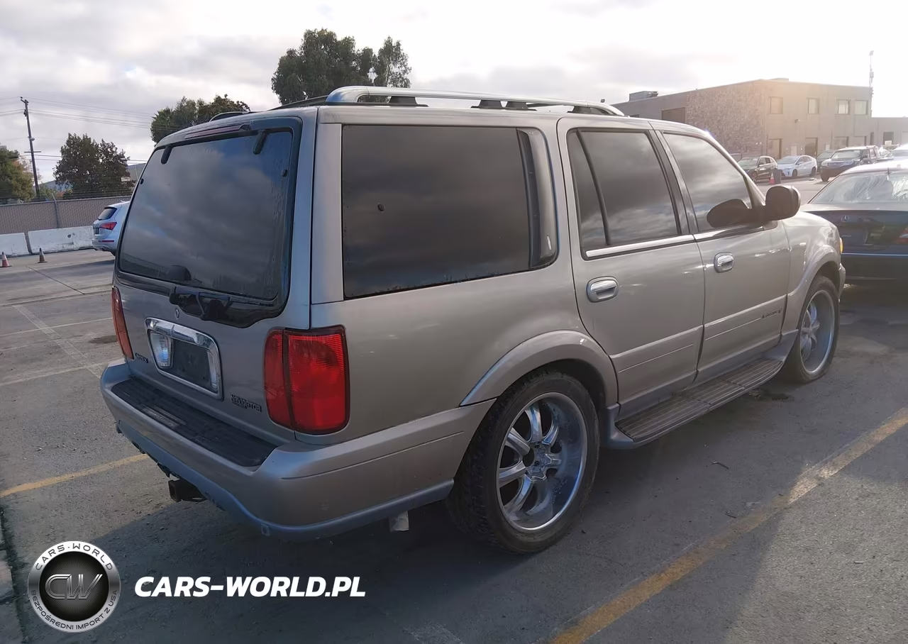 2000 Lincoln Navigator VIN:5LMFU28A1YLJ38740 - 4