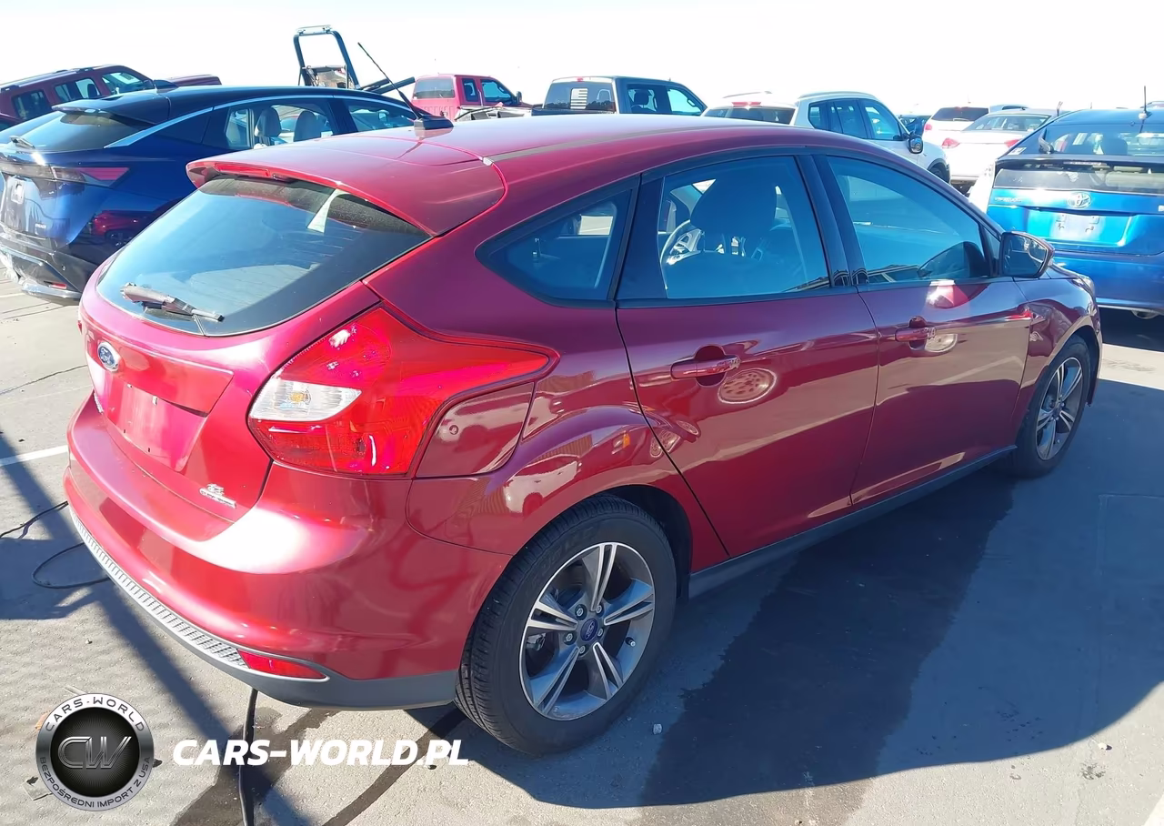 2014 Ford Focus Se VIN:1FADP3K21EL298759 - 4