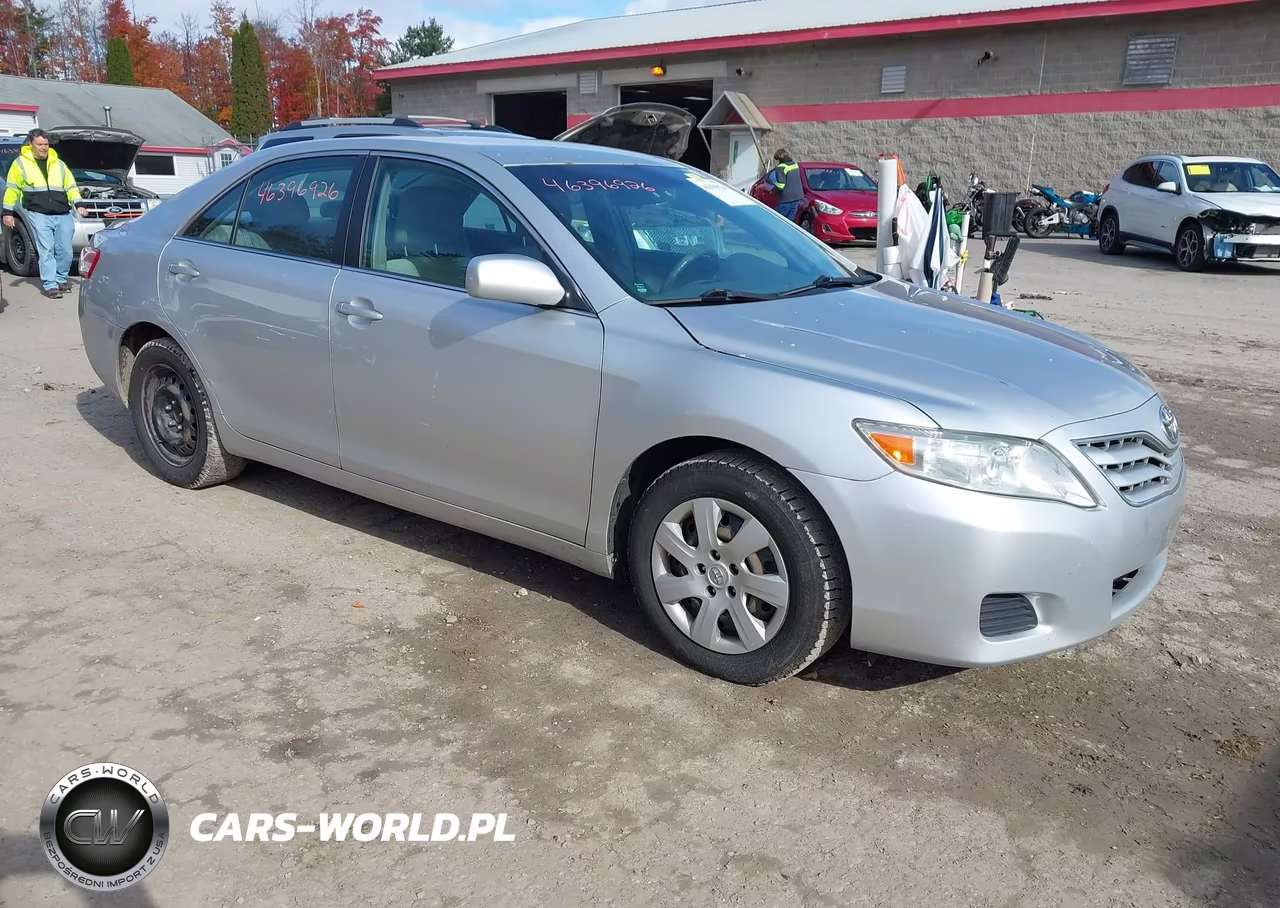 2010 Toyota Camry Le – zdjęcie 1 z 15