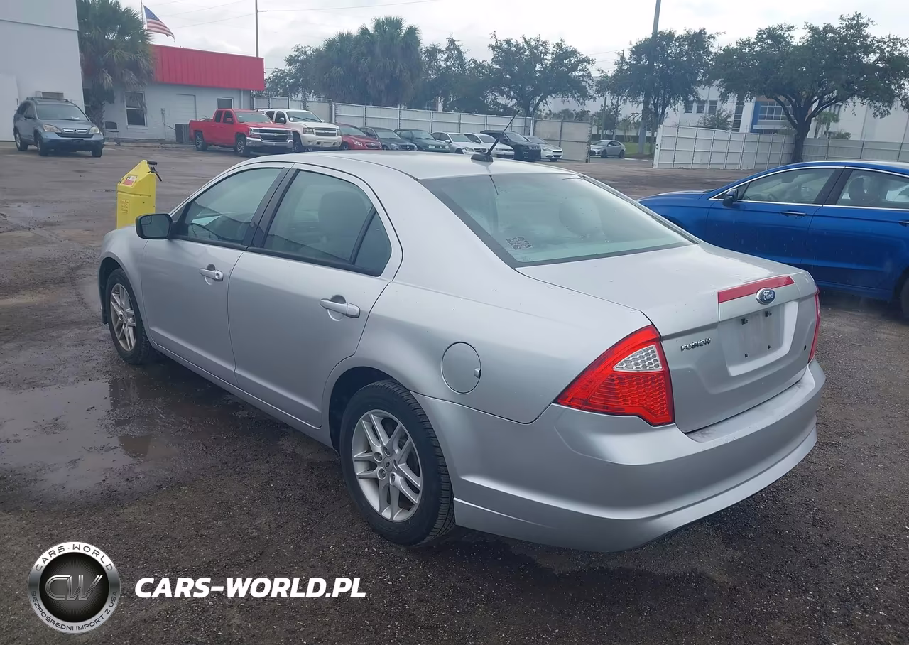 2012 Ford Fusion S VIN:3FAHP0GA0CR144865 - 3
