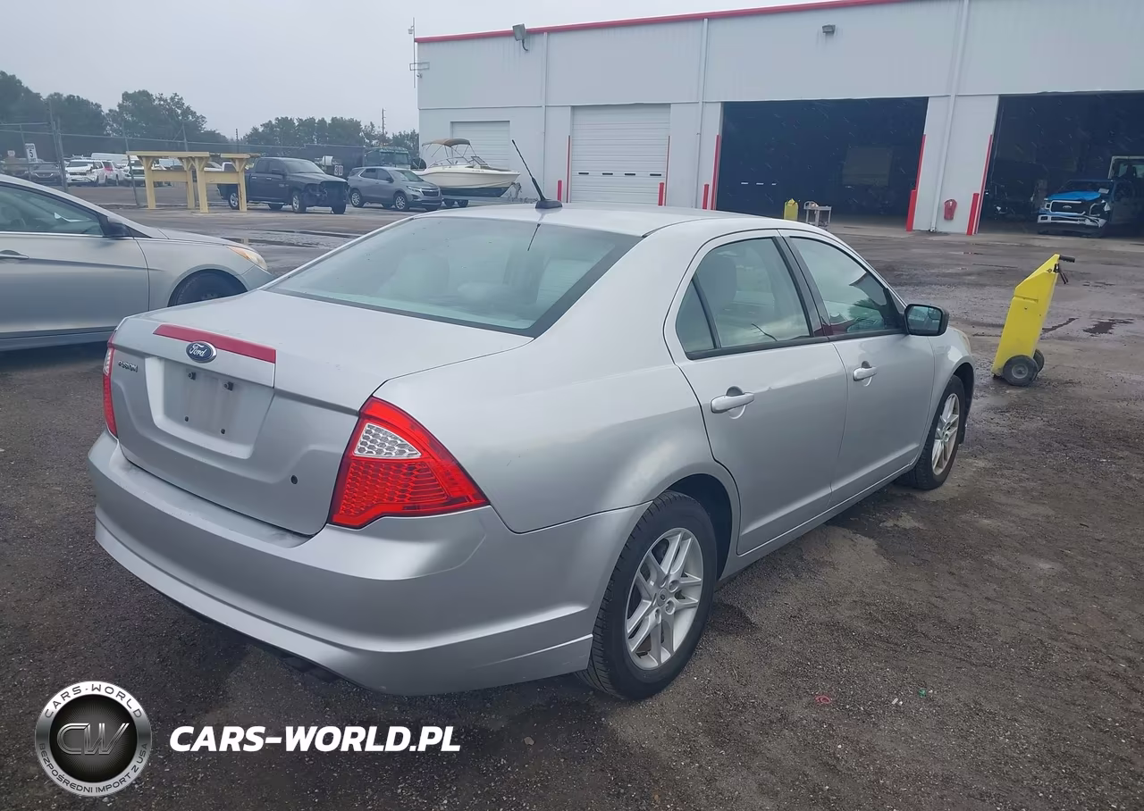 2012 Ford Fusion S VIN:3FAHP0GA0CR144865 - 4