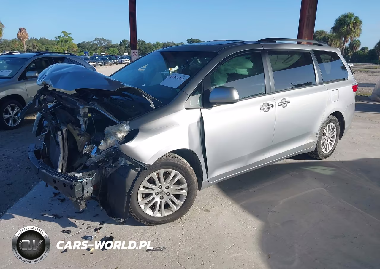 2015 Toyota Sienna Xle 8 Passenger VIN:5TDYK3DC9FS631774 - 2