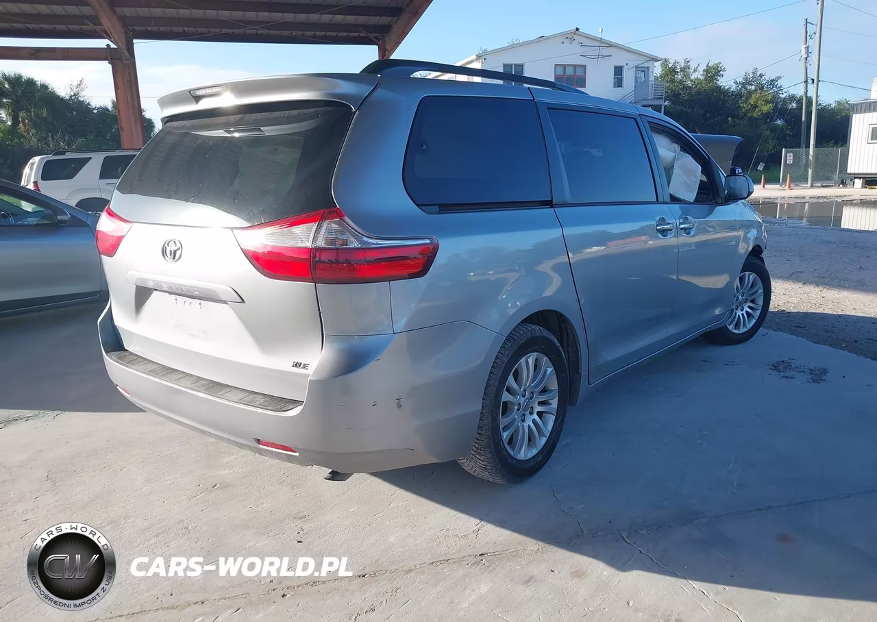 2015 Toyota Sienna Xle 8 Passenger VIN:5TDYK3DC9FS631774 - 4
