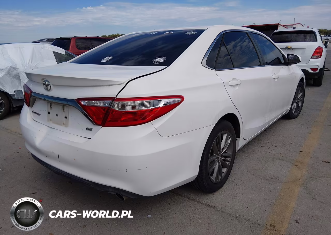 2015 Toyota Camry Se VIN:4T1BF1FK7FU984704 - 4