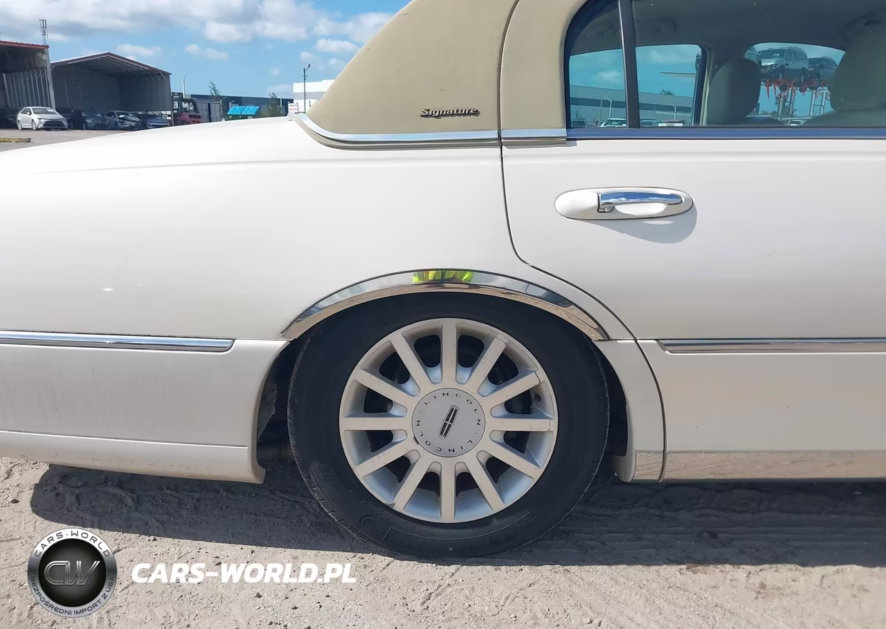 2007 Lincoln Town Car Signature VIN:1LNHM81V37Y635205 - 13