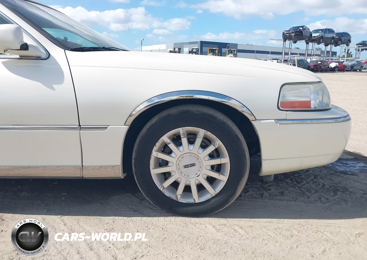 2007 Lincoln Town Car Signature VIN:1LNHM81V37Y635205 - 14