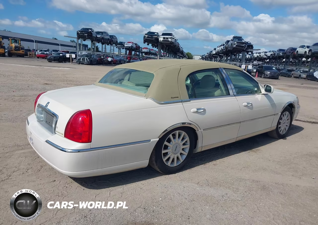 2007 Lincoln Town Car Signature VIN:1LNHM81V37Y635205 - 4