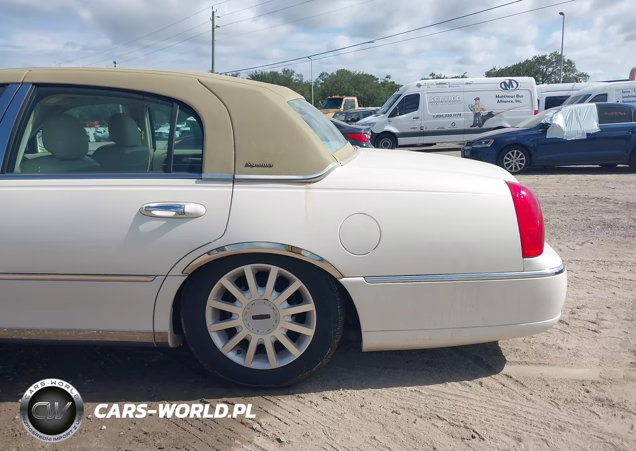2007 Lincoln Town Car Signature VIN:1LNHM81V37Y635205 - 6