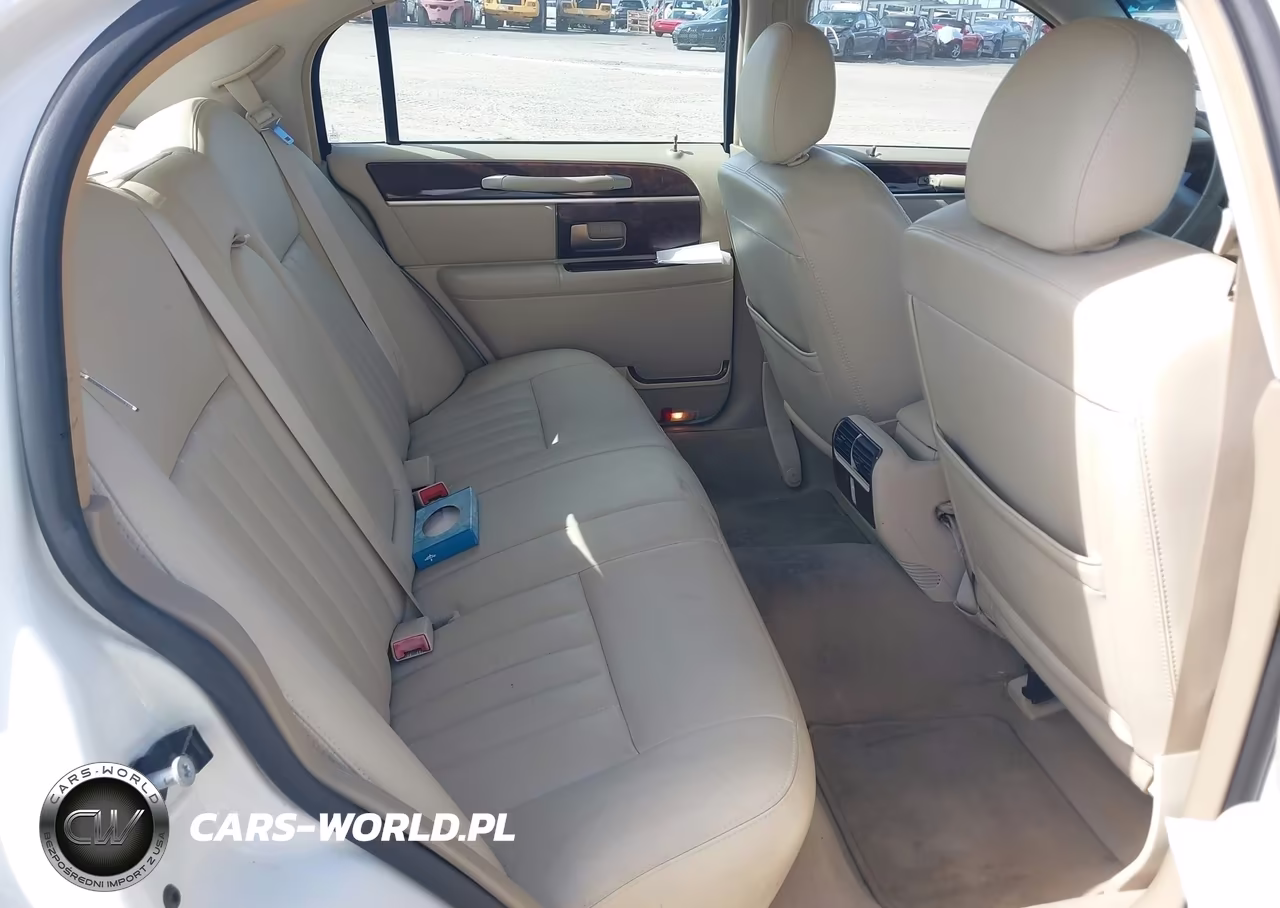 2007 Lincoln Town Car Signature VIN:1LNHM81V37Y635205 - 8