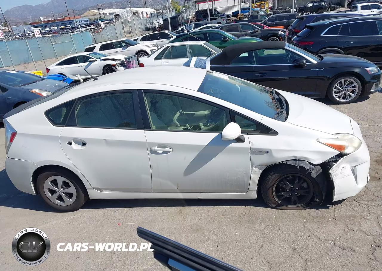 2013 Toyota Prius Two VIN:JTDKN3DU3D5644609 - 13