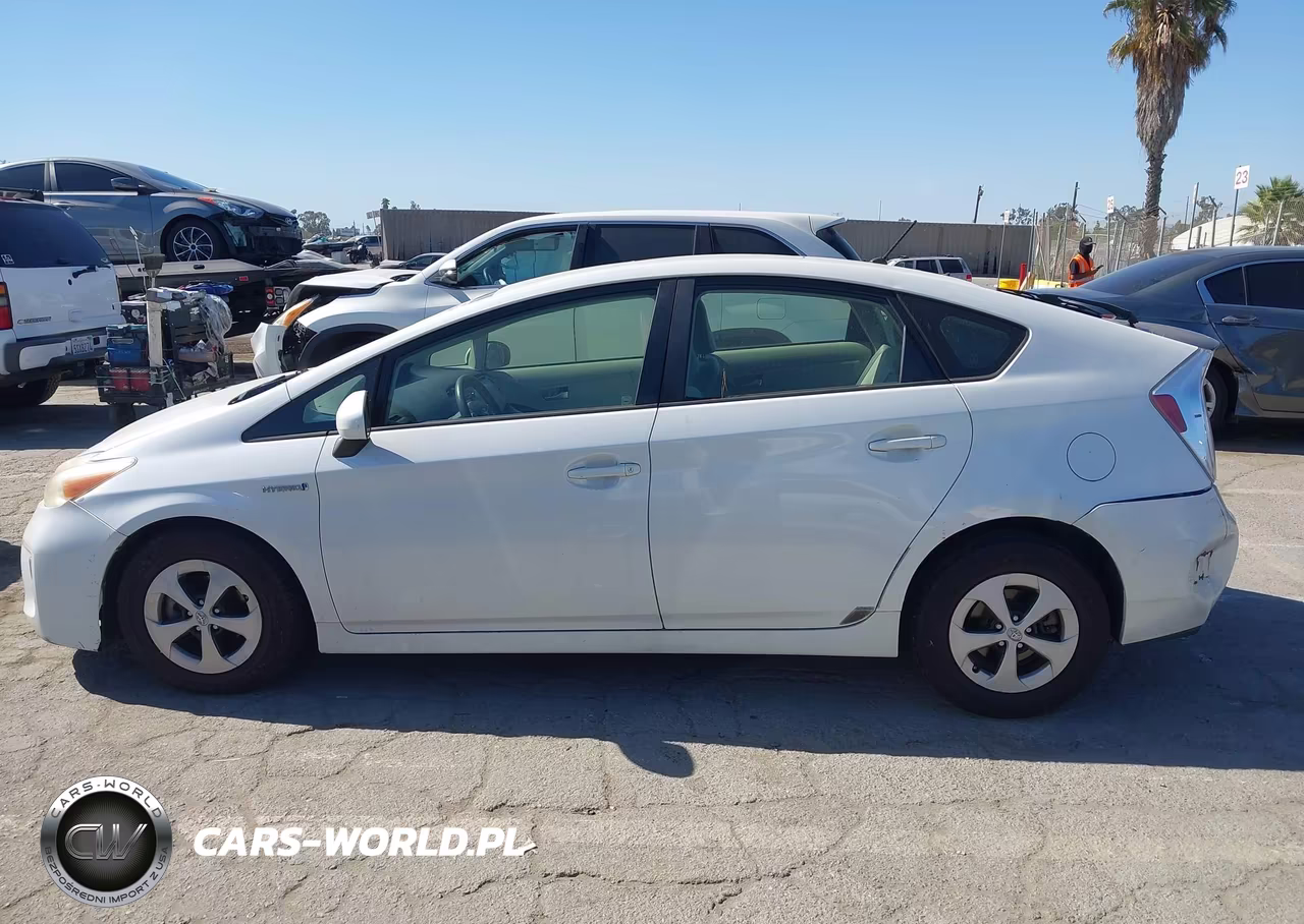 2013 Toyota Prius Two VIN:JTDKN3DU3D5644609 - 14