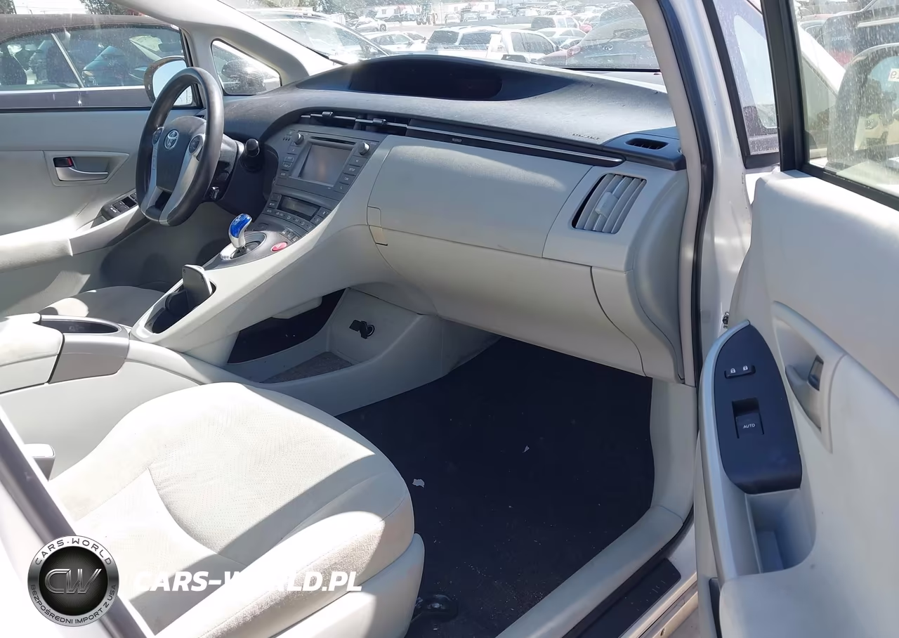2013 Toyota Prius Two VIN:JTDKN3DU3D5644609 - 5