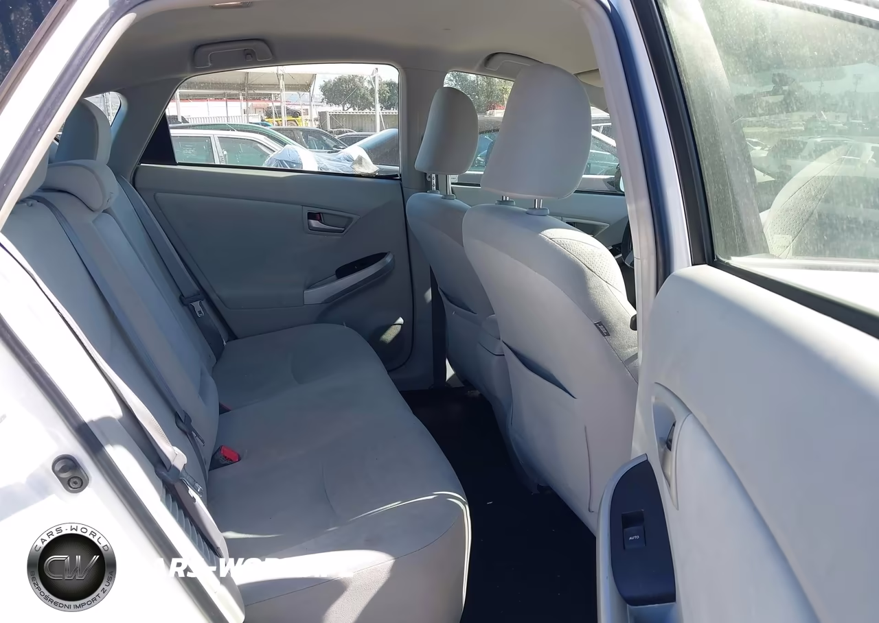 2013 Toyota Prius Two VIN:JTDKN3DU3D5644609 - 8