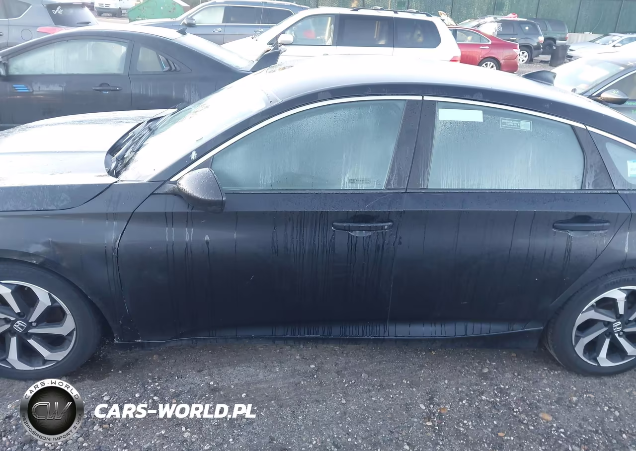 2018 Honda Accord Sport VIN:1HGCV1F31JA000415 - 14
